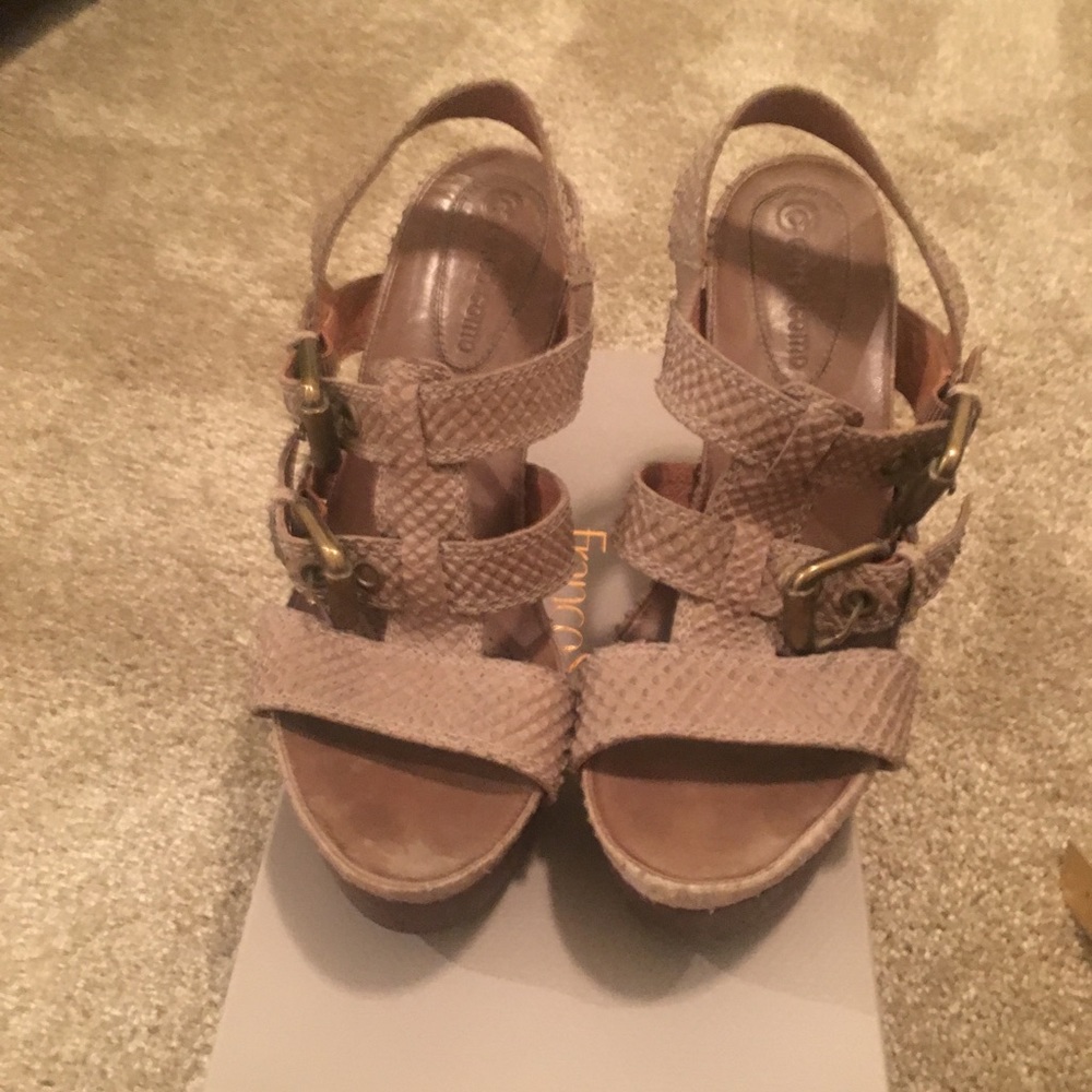 Corso Como tan 4” wood heels!
